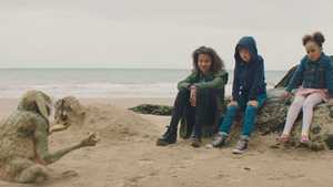دانلود فیلم چهار بچه و موجود شنی 2020 با دوبله فارسی کامل